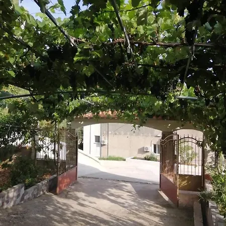 Nefeli Piqeras